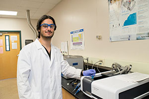Sahm Deravi in the laboratory
